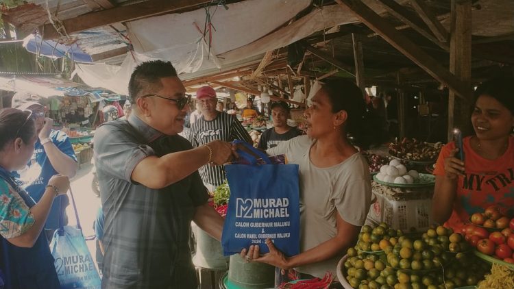2M Berbagi Kasih Bersama Pedagang dan Warga Kawasan Transit Passo