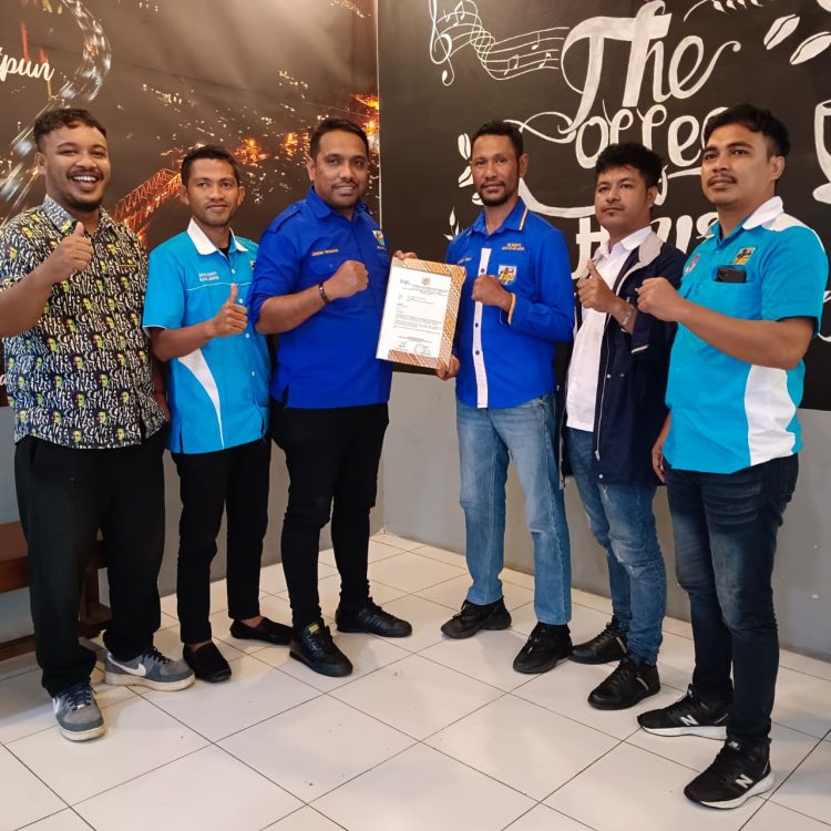 KNPI Maluku Serahkan SK Pengurus DPD Buru, Al Muhajir Ketua