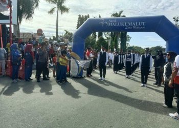 SMAN 1 Buru Juara Gerak Jalan Indah