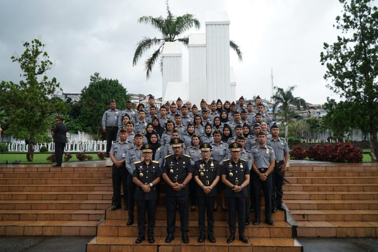 Songsong 79 Tahun Hari Pengayoman, KumHam Maluku Ziarah ke TMP Kapaha Ambon