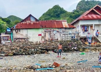 Dinding Rumah Warga Jadi Talud di Dusun Eli, Pemda SBB Diminta Beri Perhatian Serius