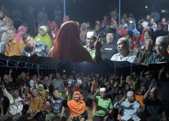 Kampanye di Bula Barat, Saadiah Uluputty Ajak Masyarakat Pilih Fachri-Vitho