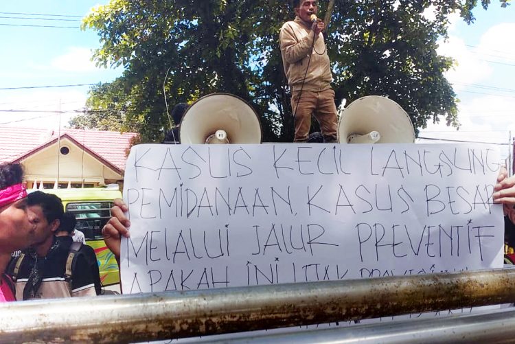 Tebang Pilih Kasus, AMPERA Maluku Turun Jalan Minta Kepala Kejari Ambon Dicopot