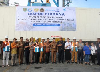 Pj Gubernur Maluku Lepas 15,83 Ton Komoditi Gurita dari Ambon ke Meksiko