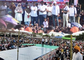 Ribuan Masyarakat Banjiri Kampanye Akbar Fachri-Vitho di Lapangan Victoria Kataloka