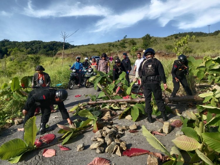 Polisi Buka Pemblokiran Jalan Trans Huamual, Masyarakat Iha Kecam Tindakan Provokatif