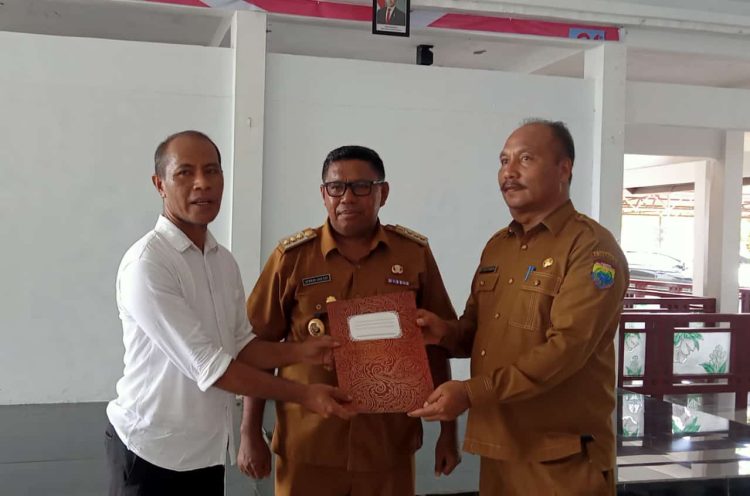 PT Saka Mese Nusa Utama Serahkan Dividen 2024 ke Pemda SBB