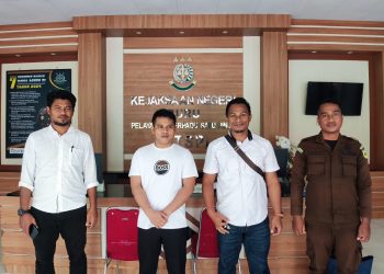 Polres Buru Serahkan Tersangka Penambangan Emas Ilegal ke Kejaksaan
