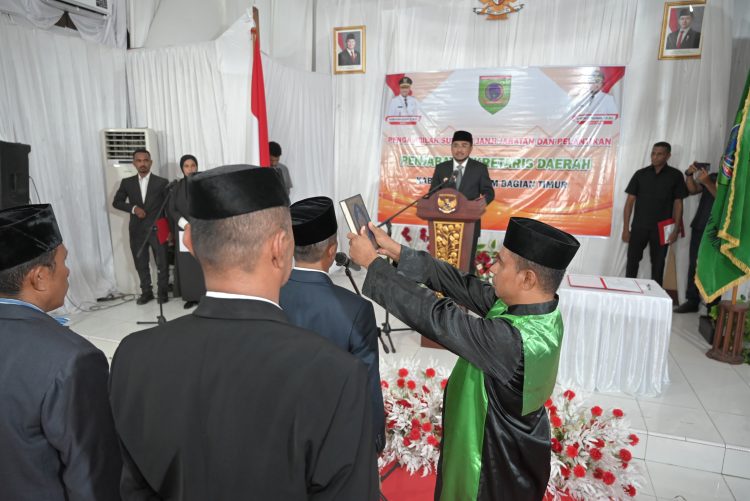 Bupati SBT Resmi Lantik Ahmad Q. Amahoru jadi Pj Sekda