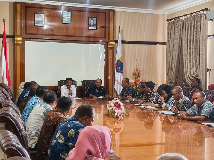 Bupati SBB Awali Tugas dengan Rapat Bersama BPK RI dan OPD