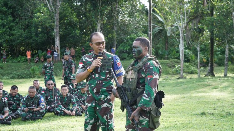 Pangdam XV/Pattimura Resmi Tutup Latihan Kesiapan Operasi Satgas Pamtas RI-PNG