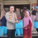 Polersta Ambon Berbagi Sembako ke Warga Waihaong