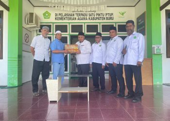 Langkah Nyata Wakaf Yayasan Indah, Ika DBC dan Kemenag Maluku Bersama Gubernur Maluku: Ribuan Mushaf Al-Qur’an Disalurkan di Kabupaten Buru