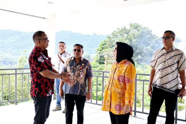 Tegakan Disiplin Pegawai, Wawali Ambon Sidak Sejumlah Instansi