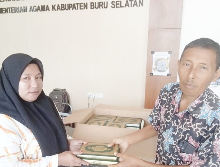 Hippmasy Terima 200 Mushaf Al-Qur’an, Siap Distribusi ke TPQ di Masawoy Ambalau