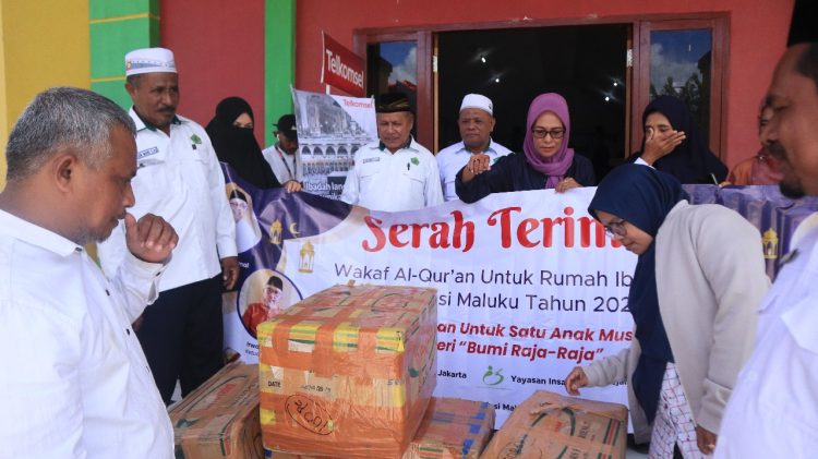 Membangun Generasi Qur’ani di SBT: Yayasan Indah dan IKA DBC Plus Distribusikan Ribuan Mushaf