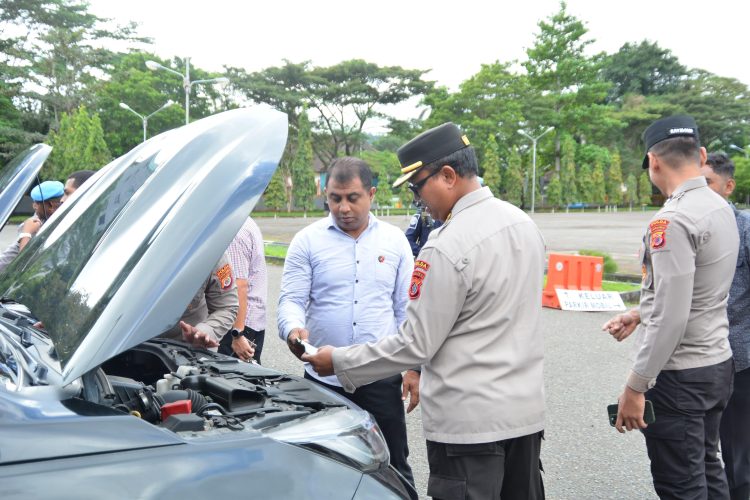 Wakapolda Maluku Pimpin Pemeriksaan Personel dan Kendaraan Dinas Polri