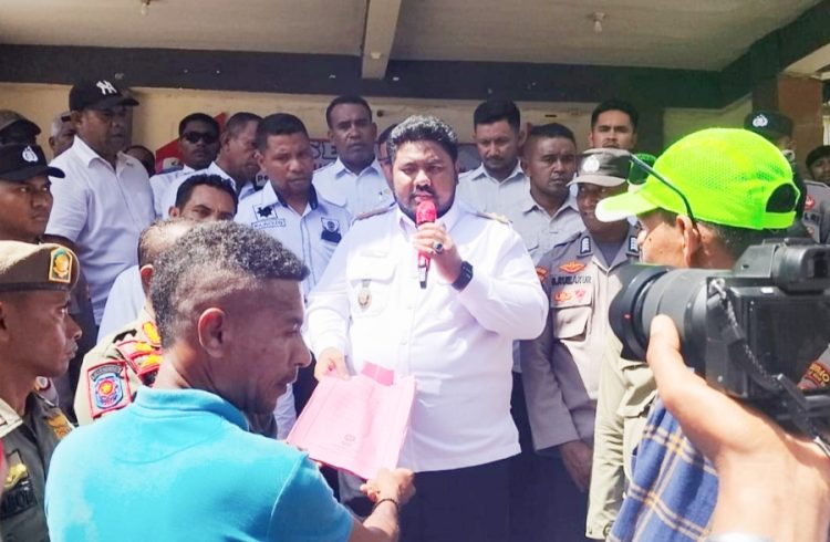 LMND SBT Demo Pemda Tinjau Kembali Proses Pengangkatan Penjabat Kades, Wakil Bupati Langsung Respon