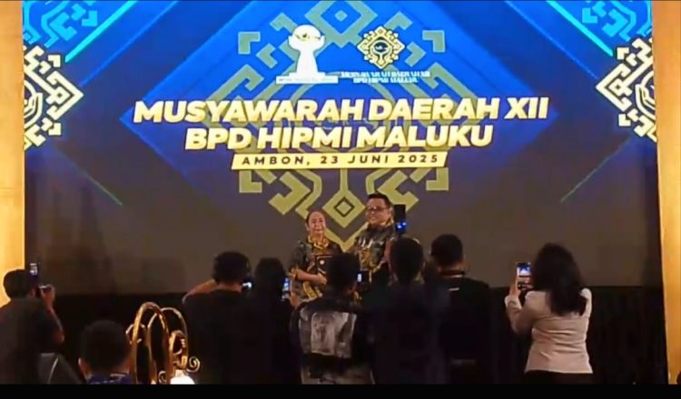 BPD HIPMI Maluku Berikan Lifetime Achievement Award kepada John Malaiholo, Sang Pendiri dan Ketua Umum Pertama
