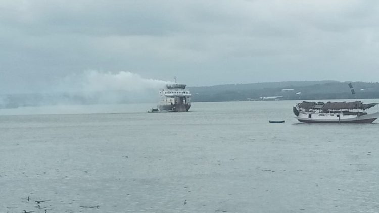Anjungan KMP. Egron Terbakar di Teluk Saumlaki, Tidak Ada Korban Jiwa
