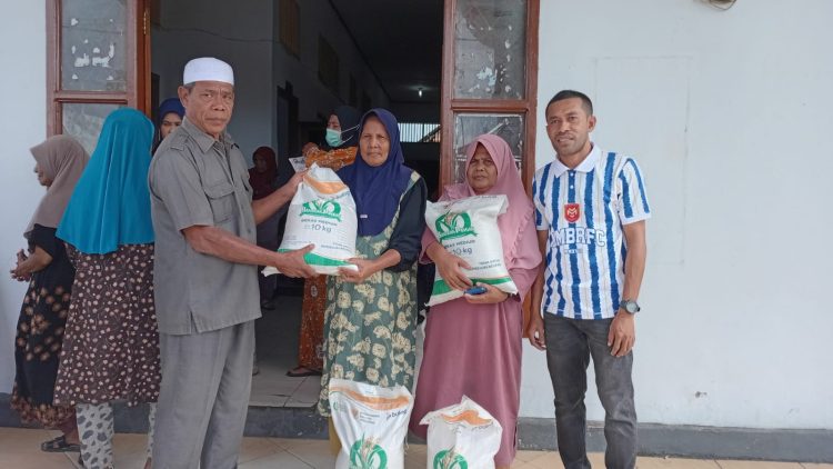 Pemerintah Negeri Luhu Salurkan Bantuan Beras untuk Warga, Perkuat Ketahanan Pangan Masyarakat