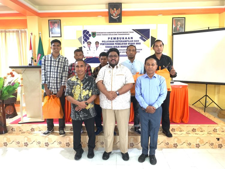 Lewat Wabup, Bupati SBT Fachri Husni Alkatiri Resmi Buka Pelatihan dan Penyerahan Bantuan TKM