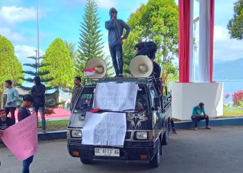 Jalan Tak Kunjung Direalisasi, Mahasiswa Ambalau Demo Di Kantor DPRD Maluku