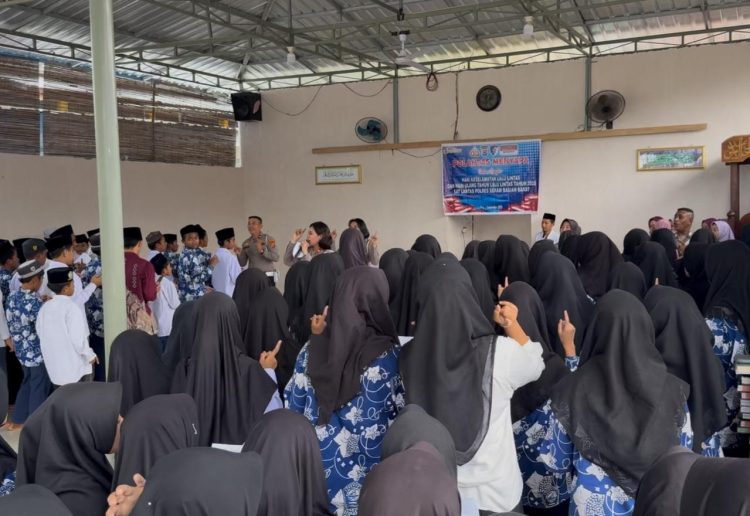 Gelar Police Go To School, Kasat Lantas Polres SBB: Semoga Membentuk Generasi Muda Cerdas