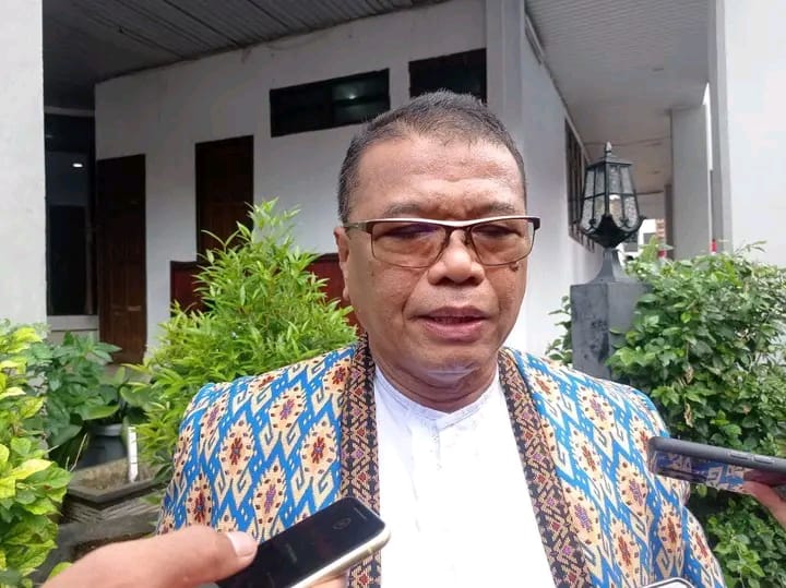 Johny Mainake Hadir di Paripurna HUT Ambon, Spekulasi Politik Menguat