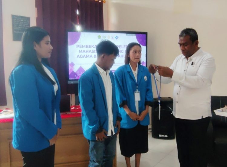 Lepas Mahasiswa Magang Prodi Agama dan Budaya FISK, Rektor IAKN Ambon: Ini Simulasi Kerja Nyata