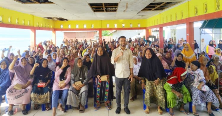 Serap Aspirasi Masyarakat Morela, MRM Berbagi Ratusan Paket Bansos