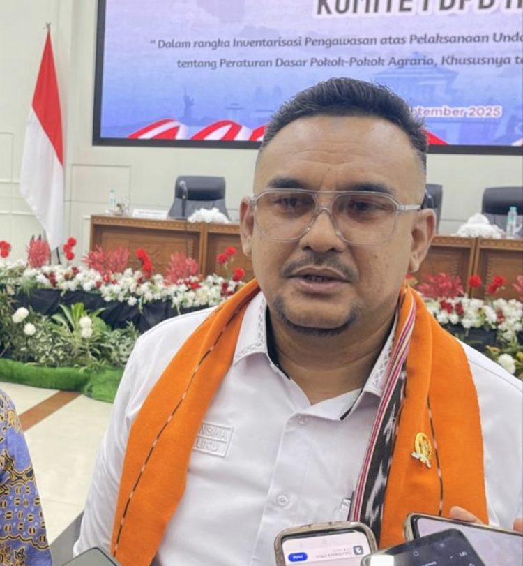 Senator Maluku Boy Latuconsina Tegaskan, Investasi di Maluku Harus Hormati Hak Wilayah Adat
