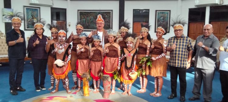 Gubernur Maluku Hendrik Lewerissa Tiba di Papua Hadiri HUT ke-20 IKEMAL