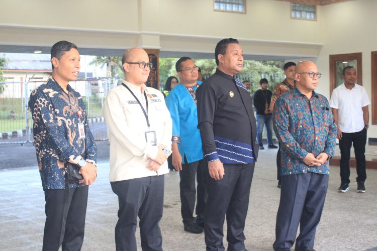 Wagub Maluku Sambut Kedatangan Mendikdasmen, Abdul Mu’ti di Ambon