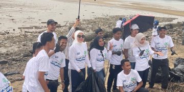 Muda Mudi Maluku Bergerak: Launching Komunitas “Widya Pratiwi Peduli Lingkungan” Dimulai dengan Aksi Bersih Pantai Galala