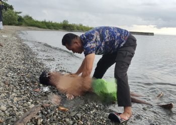 Warga Waisarissa SBB Korban Tenggelam Dievakuasi Personel Polairud