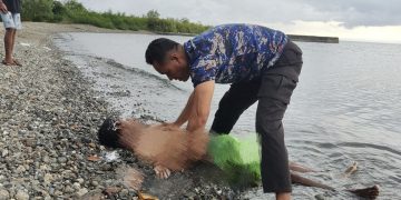 Warga Waisarissa SBB Korban Tenggelam Dievakuasi Personel Polairud