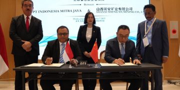 Gubernur Maluku Hendrik Lewerissa dan Bupati SBB Asri Arman menghadiri secara langsung penandatanganan Memorandum of Understanding (MoU) proyek Maluku Integrated Port (MIP) yang berlangsung di Osaka, Jepang, Selasa (07/10/2025).