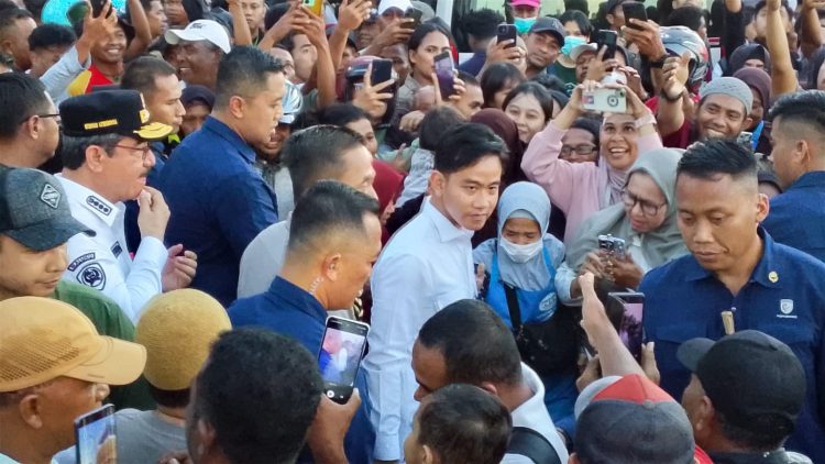 Wapres Gibran Turun ke Mardika: Suara Rakyat, Denyut Ekonomi, dan Hangatnya Sambutan Orang Ambon