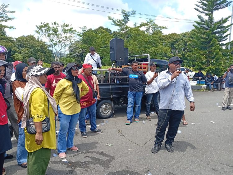 Pekerja PT SIM Geruduk Kantor Bupati SBB, Ancam Tolak Proyek MIP jika Penangguhan Tak Dicabut