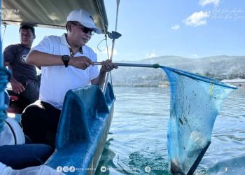 Wali Kota Ambon Pimpin Aksi Bersih Laut Serentak di Pantai Wainitu