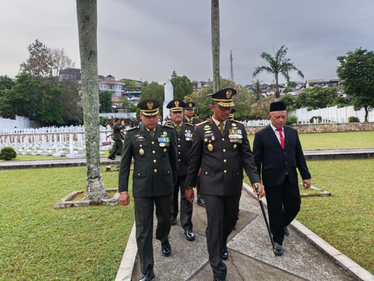 Peringati Hari Pahlawan, Pemprov Maluku Gelar Upacara di TMP Kapahaha Ambon