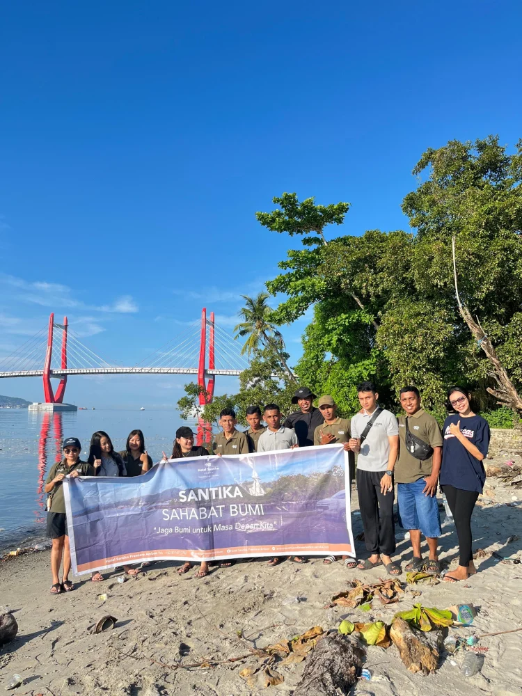 Santika Premiere Ambon Hidupkan Kembali Legenda Tanjung Marthafonz Lewat Aksi “Santika Sahabat Bumi”
