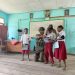 Satgas Ops Damai Cartenz Berbagi Buku Bacaan kepada Anak-Anak Sekolah di Intan Jaya