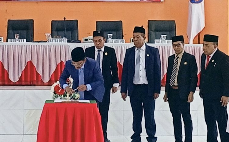 DPRD dan Bupati SBB Tandatangani Persetujuan Ranperda RPJMD 2025–2029