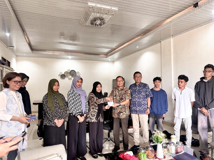 BRI Cabang Ambon Salurkan Beasiswa kepada Mahasiswa Universitas Pattimura