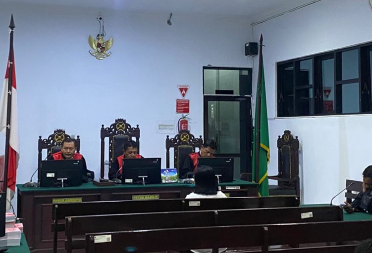 Korupsi Dana BOS SMPN 9 Ambon, Dua Bendahara Dituntut 7,6 Tahun Penjara