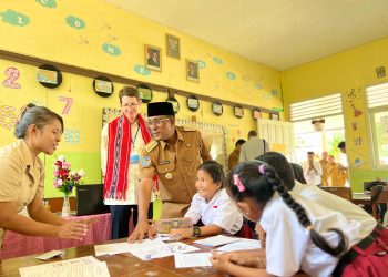Konjen Australia Todd Dias Apresiasi Transformasi Pendidikan di Maluku Tengah