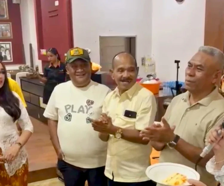 DPD Golkar Maluku Beri Kejutan Harlah 48 Tahun Kepada Ketua SOKSI Rohalim Boy Sangadji