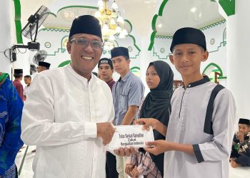 Safari Ramadhan di Banda, Bupati Maluku Tengah Tegaskan Komitmen pada Pendidikan Generasi Muda